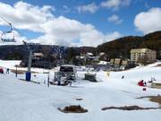 Blick auf die Unterkünfte in der Village Bowl