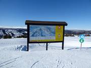Pistenausschilderung mit Pistenplan im Skigebiet Kvitfjell