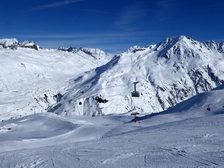 SkiArena Andermatt-Sedrun: Testberichte von Skigebieten – Testbericht Gemsstock – Andermatt