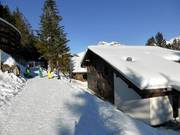Berghäuser bei der Bergstation der Gondelbahn