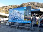 Moderne Anzeigentafel an der Talstation Matrei