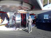 Das Personal ist an der Gondelbahn präsent