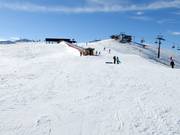 Überdachtes Förderband mit Übungspiste auf der Resterhöhe