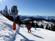 Schneekanone auf der Steinplatte