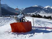 Mobile Schneekanone an der Familienabfahrt