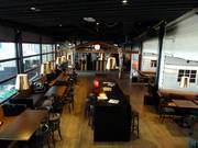 Skicafe mit Blick auf die Pisten