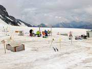 Ausruheplatz mit Skischaukel am Tellerlift Cristallo
