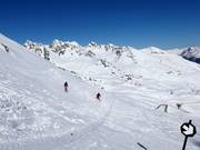 Tiefschneehänge nach dem Skitunnel