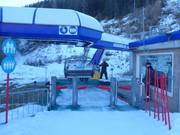 Freundliches Personal am Einstieg bei der Sesselbahn