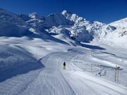 Piste mit Blick auf den Piz Tambo