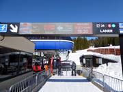 Digitale Anzeigen am Einstieg bei den Liften