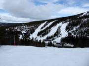 Blick auf die Pisten am Skalsfjället