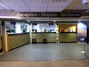 Gepflegte Rezeption mit Skipasskasse