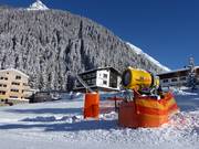 Leistungsfähige Schneekanone im Skigebiet Gargellen