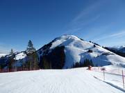 Piste Kleine Salve in Itter mit Blick auf die Hohe Salve