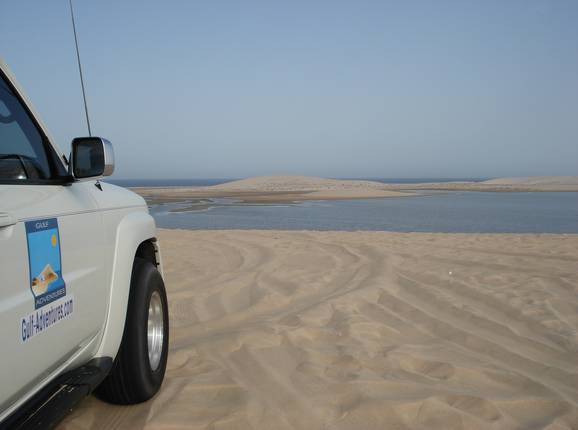 Blick von der Wüste auf den arabischen Golf