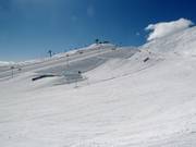 Eine leichte Piste gibt es neben dem Snowpark