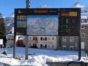 Informationstafel mit aktuellem Status an der Talstation