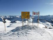 Infotafel an einer Gabelung