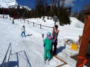 Hilfestellung beim Einstieg am Tellerlift