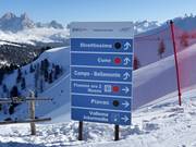 Pistanausschilderung im Skigebiet Alpe Lusia