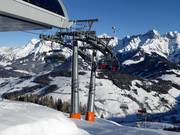 Schwarzeckalmbahn - 6er Hochgeschwindigkeits-Sesselbahn (kuppelbar) mit Abdeckhauben und Sitzheizung