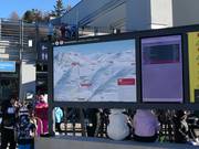 Pistenplan mit aktuellen Betriebsinformationen an der Talstation Falzeben