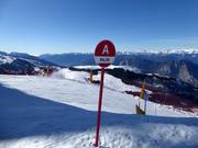 Pistenmarkierung im Skigebiet Monte Bondone