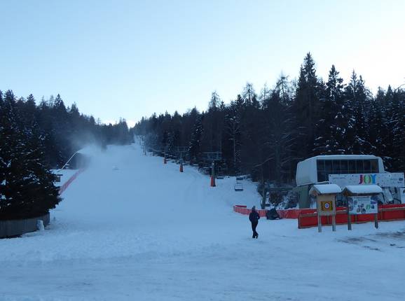 Blick auf die Skipiste am Mendelpass
