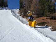Leistungsfähige Schneekanonen im Skigebiet Watles