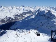 Blick von der Bergstation Corvatsch bis nach St. Moritz