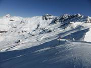 Aussicht von den Planplatten auf die Skipisten an der Mägisalp