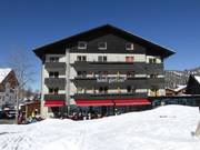 Hotel Gorfion neben dem Skischulsammelplatz