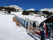 Sunny I - Förderband/Zauberteppich mit Überdachung