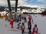 Überdachtes Förderband Schuss oberhalb von Megève