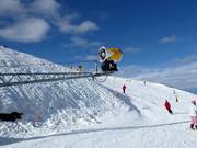 Leistungsfähige Schneekanone im Skigebiet Coronet Peak