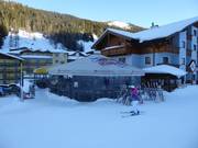 Schirmbar an der Roßkopfbahn in Zauchensee