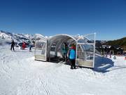 Bei den Förderbändern ist das freundliche Personal immer präsent