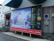 Pistenplan mit aktuellen Betriebsinformationen an der Talstation