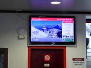 Informationsmonitor in der Talstation