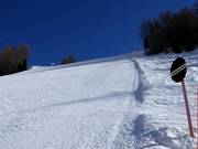 Schwarze Pistenmarkierung