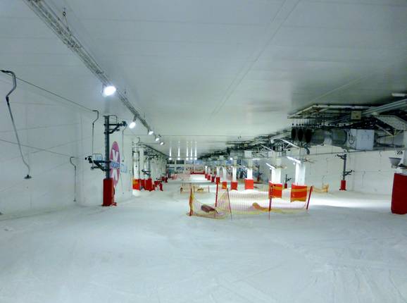 Im Inneren der Skihalle