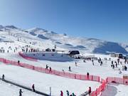 Blick von der Base Area über das Skigebiet Cardrona