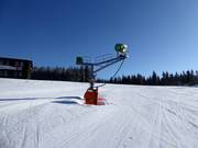 Leistungsfähige Schneekanone im Skigebiet Spindlermühle