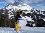 Schneekanone im Skigebiet Carezza