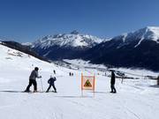 Start in den Skitag im Skigebiet Zuoz