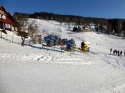 Schneekanonen im Skigebiet Velká Úpa