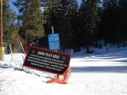 Schild zu Snow Play Area