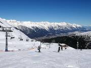 Snowpark, Karleitenbahn und Sunnalm - im Hintergrund: Innsbruck