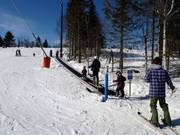 An Förderband haben die Kleinen viel Spaß